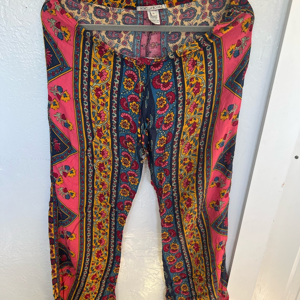 Novella Royale Paisley Print Pants